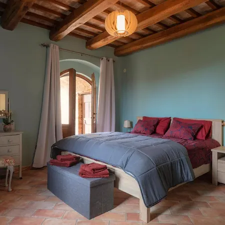 Spacious Apartment In Umbrian Farm House