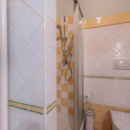 Spacious Apartment In Umbrian Farm House Apartment *